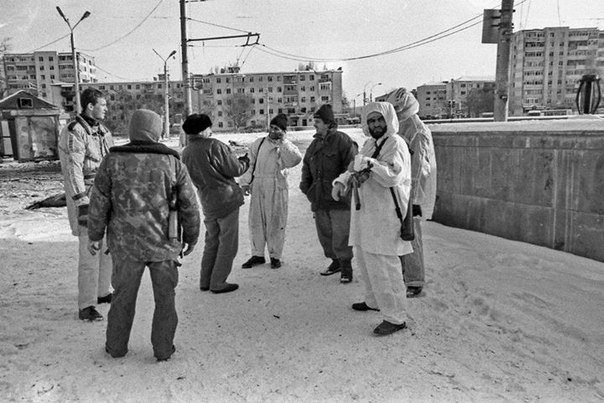 УНСО в Грозном, площадь Минутка, 1995 г.
